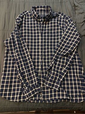 Classic Navy and White Vineyard Vines button down